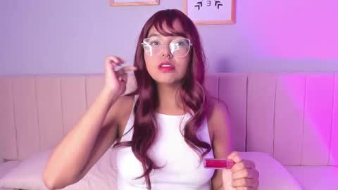 Snapshot of sweet_m00n__ chatting on 03-22-26, 03:26 Camile online show from 03-22-26, 03:26