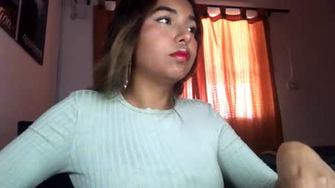 Snapshot of sweet_m00n__ chatting on 03-31-26, 05:02 Camile online show from 03-31-26, 05:02