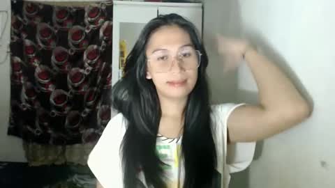 Snapshot of sweet_mariexxo chatting on 03-24-26, 12:32 Marie online show from 03-24-26, 12:32