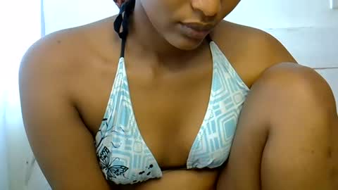 Snapshot of sweet_melod chatting on 07-14-26, 11:27 Linda online show from 07-14-26, 11:27