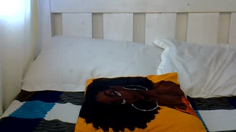 Snapshot of sweet_melod chatting on 08-04-26, 05:54 Linda online show from 08-04-26, 05:54