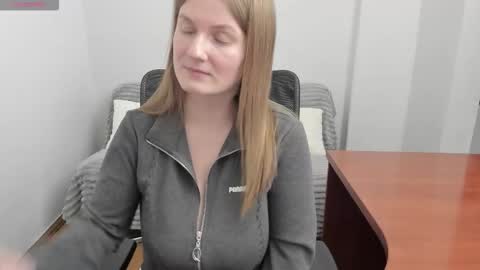 Snapshot of sweet_melody_of_ur_heart chatting on 03-06-26, 06:37 Mila online show from 03-06-26, 06:37