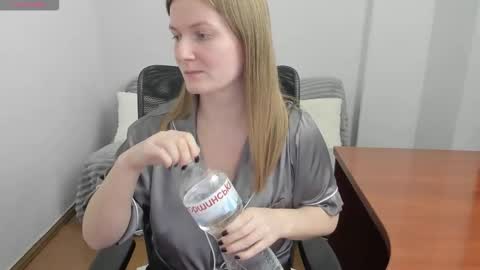 Snapshot of sweet_melody_of_ur_heart chatting on 03-10-26, 07:41 Mila online show from 03-10-26, 07:41