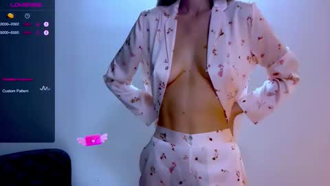 Mia online show from 09-12-25, 05:13