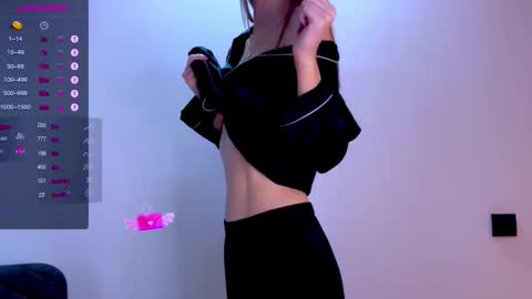 Mia online show from 11-26-25, 09:43