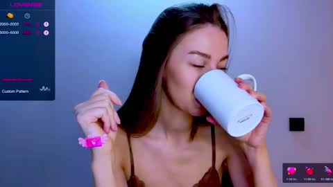 Snapshot of sweet_mia_91 chatting on 04-26-26, 10:57 Mia online show from 04-26-26, 10:57