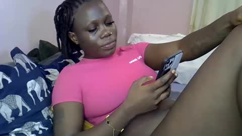 Snapshot of sweet_monalisa93 chatting on 10-13-25, 06:46 Lisa online show from 10-13-25, 06:46