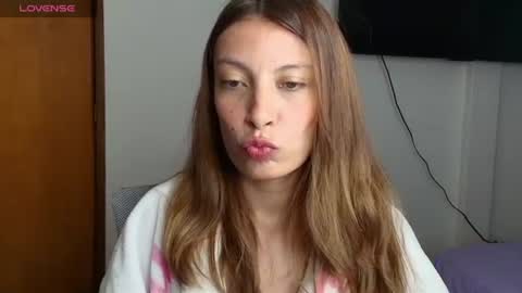 sweet_moon_v_ online show from 06-16-26, 02:03