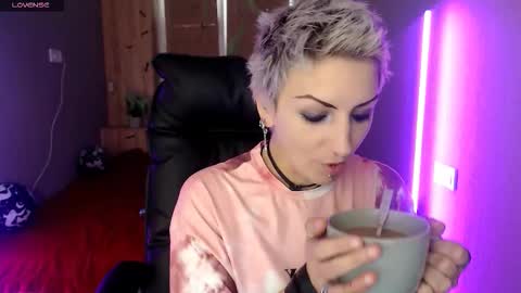 sweet_n_strong online show from 11-19-25, 08:14