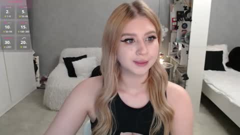 sweet_nicole_333 online show from 03-19-26, 09:13