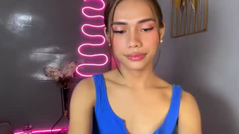 sweet_nikki03 online show from 05-10-26, 07:13