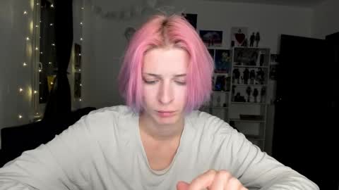 kira online show from 10-13-25, 09:37