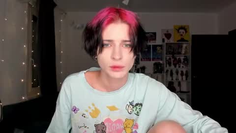 kira online show from 11-19-25, 03:45