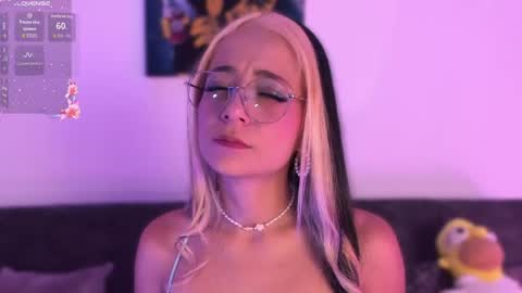 Snapshot of sweet_penny_ chatting on 04-20-26, 05:59 Penny online show from 04-20-26, 05:59