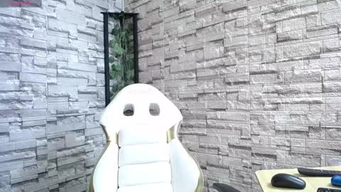 Snapshot of sweet_poison30 chatting on 02-14-25, 11:09 LAUREN online show from 02-14-25, 11:09