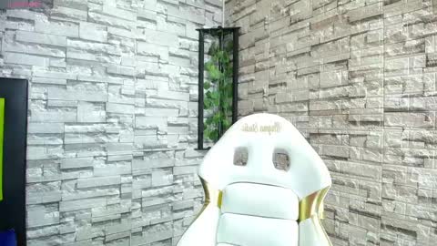 Snapshot of sweet_poison30 chatting on 02-28-25, 09:01 LAUREN online show from 02-28-25, 09:01