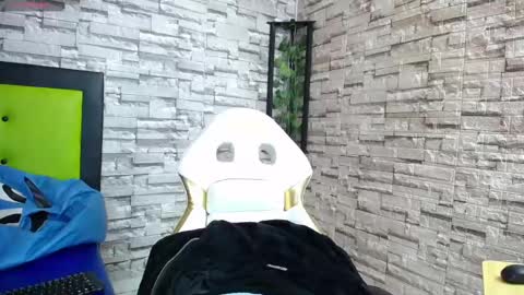 Snapshot of sweet_poison30 chatting on 03-06-25, 11:31 LAUREN online show from 03-06-25, 11:31