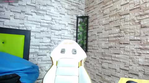 Snapshot of sweet_poison30 chatting on 03-11-25, 08:20 LAUREN online show from 03-11-25, 08:20