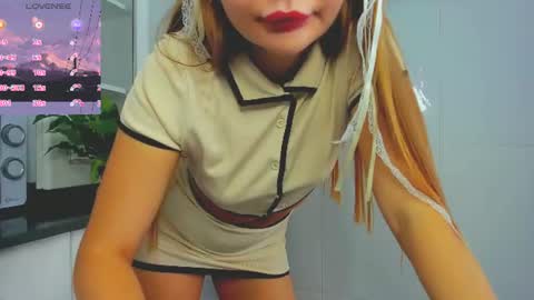 Snapshot of sweet_sabriina chatting on 06-12-26, 02:16 Sabina online show from 06-12-26, 02:16