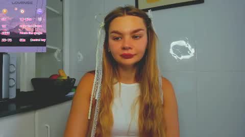 Snapshot of sweet_sabriina chatting on 06-16-26, 07:11 Sabina online show from 06-16-26, 07:11