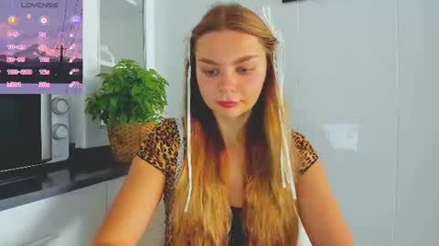 Snapshot of sweet_sabriina chatting on 06-26-26, 06:40 Sabina online show from 06-26-26, 06:40