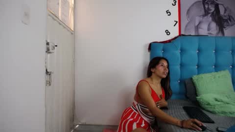 Snapshot of sweet_skylove_ chatting on 09-29-25, 02:00 Adriana online show from 09-29-25, 02:00