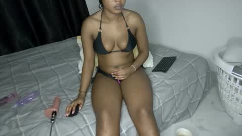 Snapshot of sweet_spoon chatting on 04-12-26, 06:13 Nina online show from 04-12-26, 06:13