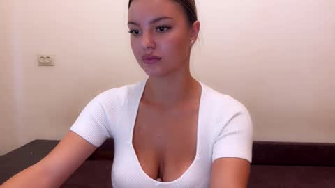 Snapshot of sweet_strawberr chatting on 09-17-25, 06:15 sweet_strawberr online show from 09-17-25, 06:15