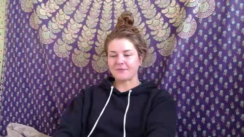 Heidi Brenner - Please check bio for schedule  FAQ online show from 11-04-25, 01:21