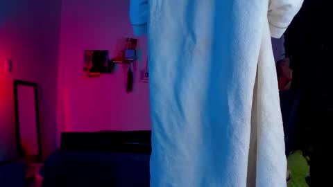 Steven independent model online show from 10-10-25, 11:37