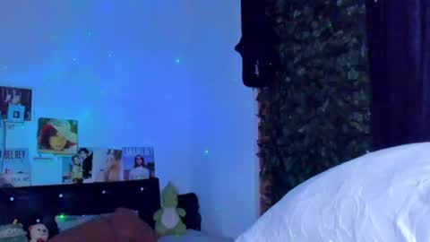Steven independent model online show from 06-07-26, 04:22