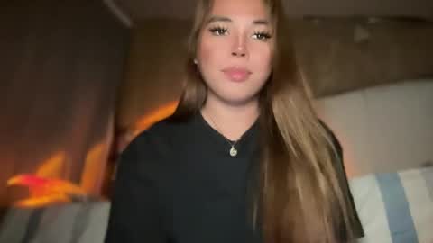 Snapshot of sweetalexa19 chatting on 12-16-24, 04:02 alexa your one and only queen online show from 12-16-24, 04:02