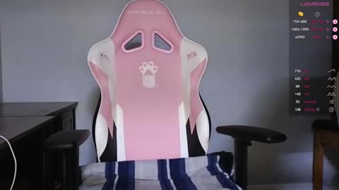 Snapshot of sweetandsassydee chatting on 09-10-25, 12:05 Sweet Dee online show from 09-10-25, 12:05