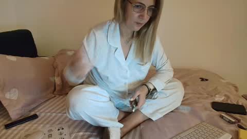 Snapshot of sweetania_ chatting on 12-19-24, 09:38 Ania online show from 12-19-24, 09:38