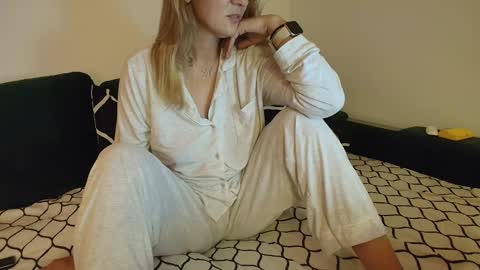 Snapshot of sweetania_ chatting on 01-09-25, 03:15 Ania online show from 01-09-25, 03:15