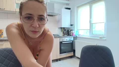 Snapshot of sweetania_ chatting on 02-11-25, 12:37 Ania online show from 02-11-25, 12:37