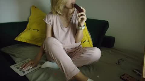 Snapshot of sweetania_ chatting on 03-11-25, 01:16 Ania online show from 03-11-25, 01:16