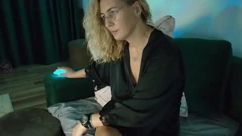Snapshot of sweetania_ chatting on 09-18-25, 10:23 Ania online show from 09-18-25, 10:23