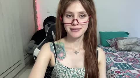 SweetAura0 0  online show from 02-26-26, 11:04