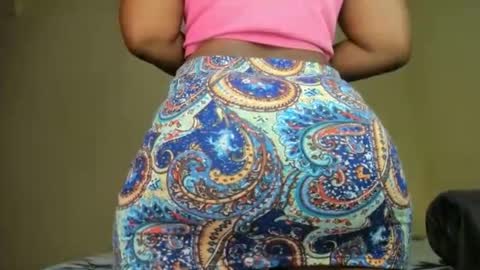 Snapshot of sweetbigass318797 chatting on 03-13-26, 01:29 Sweetbigass online show from 03-13-26, 01:29