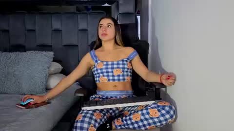 sweetblonde111 online show from 06-15-26, 03:53