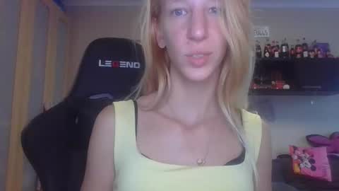 Snapshot of sweetblondye chatting on 09-16-25, 12:50 MayaBlonde online show from 09-16-25, 12:50