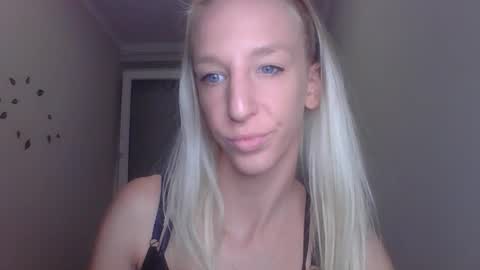 Snapshot of sweetblondye chatting on 09-18-25, 11:34 MayaBlonde online show from 09-18-25, 11:34