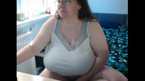 Sweetboobs85h online show from 05-01-26, 08:41