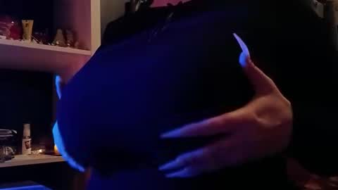 sweetcalciferr online show from 11-30-25, 08:13