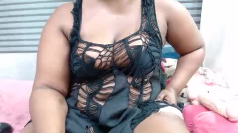 Snapshot of sweetcandypussy25 chatting on 02-10-26, 08:02 queen online show from 02-10-26, 08:02