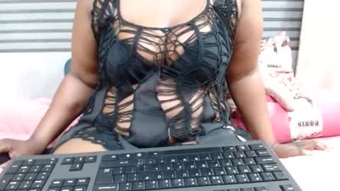 Snapshot of sweetcandypussy25 chatting on 02-15-26, 12:07 queen online show from 02-15-26, 12:07