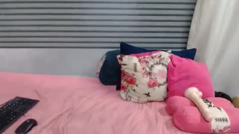 Snapshot of sweetcandypussy25 chatting on 02-22-26, 04:27 queen online show from 02-22-26, 04:27