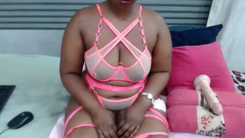 Snapshot of sweetcandypussy25 chatting on 04-10-26, 11:09 queen online show from 04-10-26, 11:09
