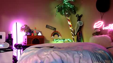 Snapshot of sweetcarimilla83 chatting on 02-14-26, 03:47 Jillian online show from 02-14-26, 03:47